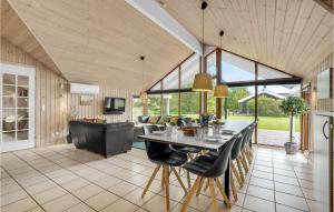Beautiful Home In Væggerløse With Wifi