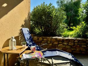 Appartements Gite 4 personnes dans Mas Provencal avec piscine et jardin : photos des chambres