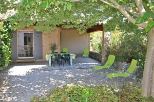 Appartements Gite 4 personnes dans Mas Provencal avec piscine et jardin : photos des chambres