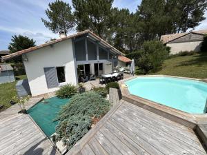 Maisons de vacances Chez Celine Sous les Pins - Plages et Piscine, Ocean et Lac, Velos et Yoga! : photos des chambres