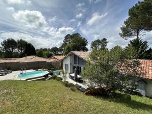 Maisons de vacances Chez Celine Sous les Pins - Plages et Piscine, Ocean et Lac, Velos et Yoga! : photos des chambres