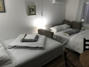 Near Highway free parking apartment