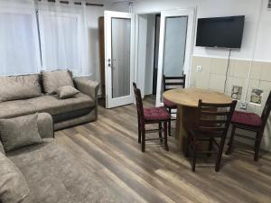 Near Highway free parking apartment