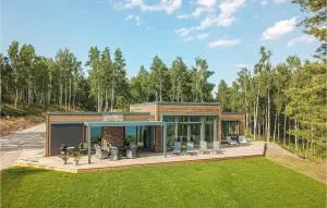 Lovely Home In Bolmsö With Sauna - Hölminge