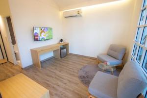 THE O-ZONE AIRPORT Riviera Lodge