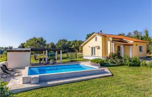 Two-Bedroom Holiday Home In Valtura
