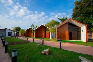 THE O-ZONE AIRPORT Riviera Lodge