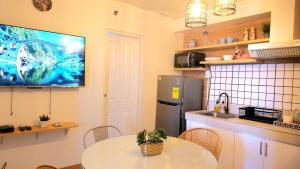 Mikas Crib 2BR condo