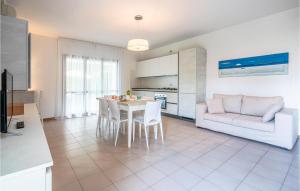 3 Bedroom Nice Home In Albarella Ro