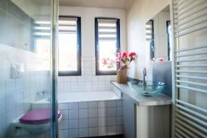 Villas Maison a l-oree du BOIS CITADELLE de LILLE avec TERRASSE en plein sud PROCHE DE TOUTES COMMODITES a la porte de LILLE : photos des chambres