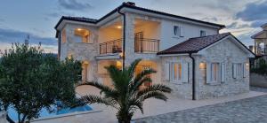 Luxury five stars villa with pool, near beach - by TRAVELER tourist agency Krk - ID 2140