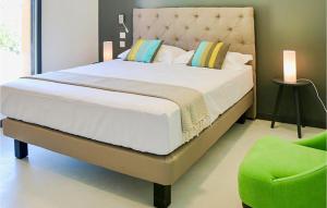 Cozy Home In Maillane With Kitchen