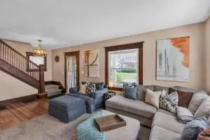 Charming Family Retreat- Cozy Comfort Awaits You! home - Henrietta