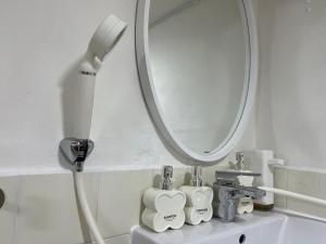 Seoul, Subway Line 2, transportation convenience, central location, Shindaebang station Stay, Subway station 10 minutes walk, Airport Bus 9 minutes walk