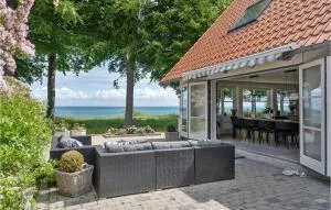 Awesome Home In Dronningmølle With Wifi - Hulerød