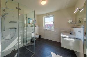 Möwe - Apartment in der Hafenresidenz mit Balkon & Wellness