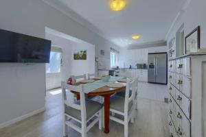 Room with a view for two in Sunny Cove