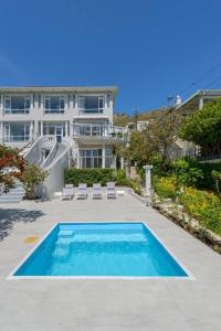 Room with a view for two in Sunny Cove