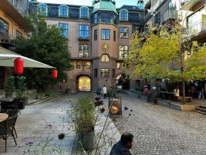 Prime Location by Oslo S & Karl Johan