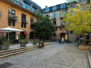 Prime Location by Oslo S & Karl Johan