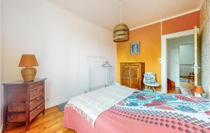 Maisons de vacances 4 Bedroom Gorgeous Home In Jarnac : photos des chambres