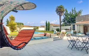 Maisons de vacances Amazing Home In Marennes : photos des chambres