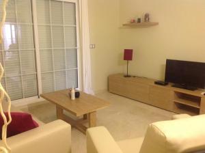 2108-Nice apt with pool close from beach and bars