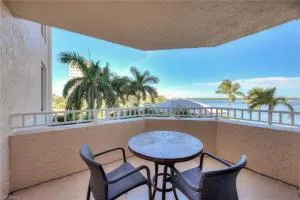 Lovers Key Resort Suite 2 - Waterfront Boat Watching - 埃斯特罗