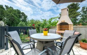 Lovely Home In Labin With Wifi 