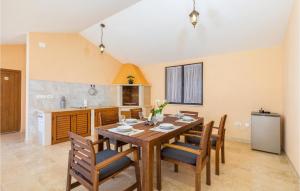 Gorgeous Home In Divsici With Wifi