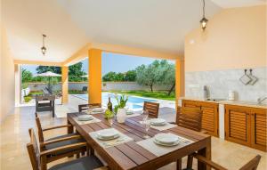 Gorgeous Home In Divsici With Wifi