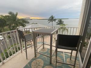 Southern Comfort - Updated Waterfront Condo