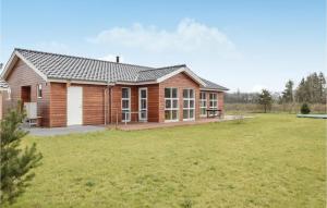 Four-Bedroom Holiday Home In Ejstrupholm