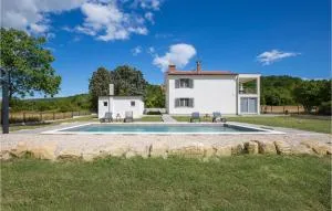 2 Bedroom Gorgeous Apartment In Labin - Strmac