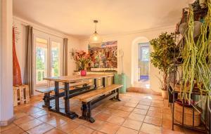 Maisons de vacances Beautiful Home In Les Arcs With Wifi : photos des chambres