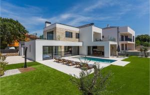 3 Bedroom Stunning Home In Porec 