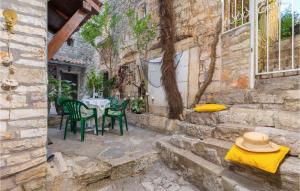 Beautiful Home In Bale With Wifi