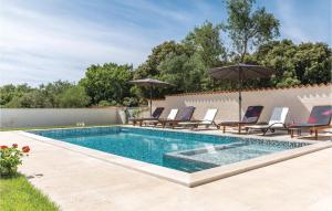 4 Bedroom Lovely Apartment In Stinjan 