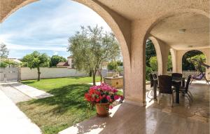 4 Bedroom Lovely Apartment In Stinjan 