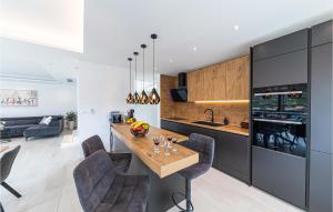 Awesome Home In Marina