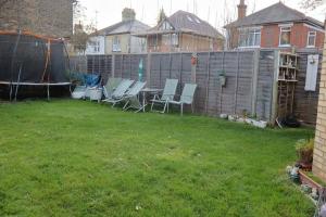 Modern 2 Bed Apartment with Parking