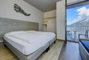 坎皮奥尤尼维拉旅馆 - 坎皮奥内·德尔·加尔达