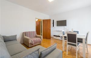 1 Bedroom Amazing Apartment In Funtana