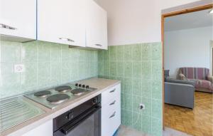 1 Bedroom Amazing Apartment In Funtana