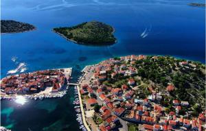 Stunning Apartment In Tribunj