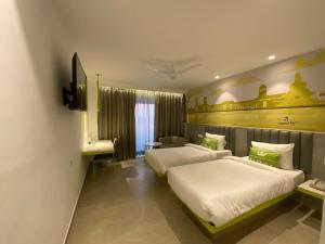 Le Roi Dehradun at Dehradun Railway Station