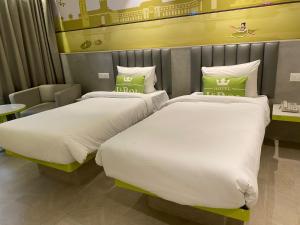 Le Roi Dehradun at Dehradun Railway Station