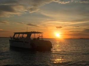 Amanece frente al mar