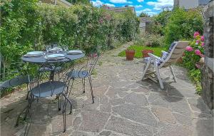 Maisons de vacances Awesome Home In Saint-Jean-Le-Thomas : photos des chambres