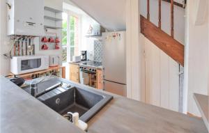Maisons de vacances Awesome Home In Saint-Jean-Le-Thomas : photos des chambres